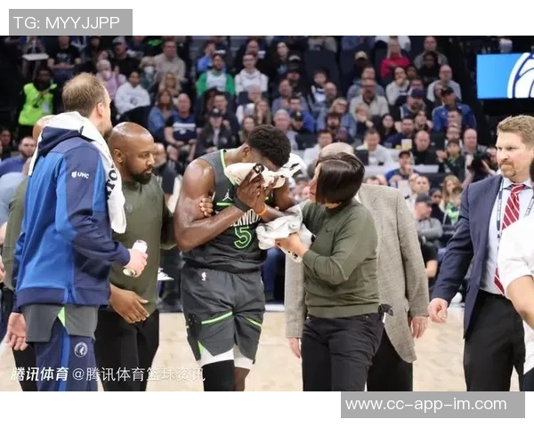 爱德华兹上半场表现惊艳9投7中三分4中5高效砍下23分4助零失误