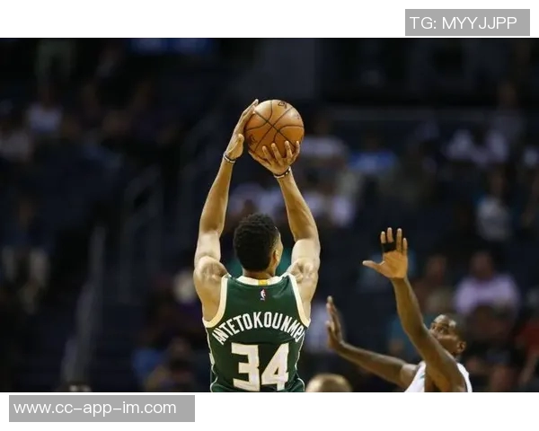 字母哥本赛季出战697分钟狂砍700分展现狠劲实力